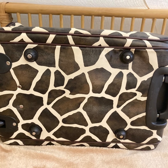 Giraffe print luggage - Picture 5 of 9